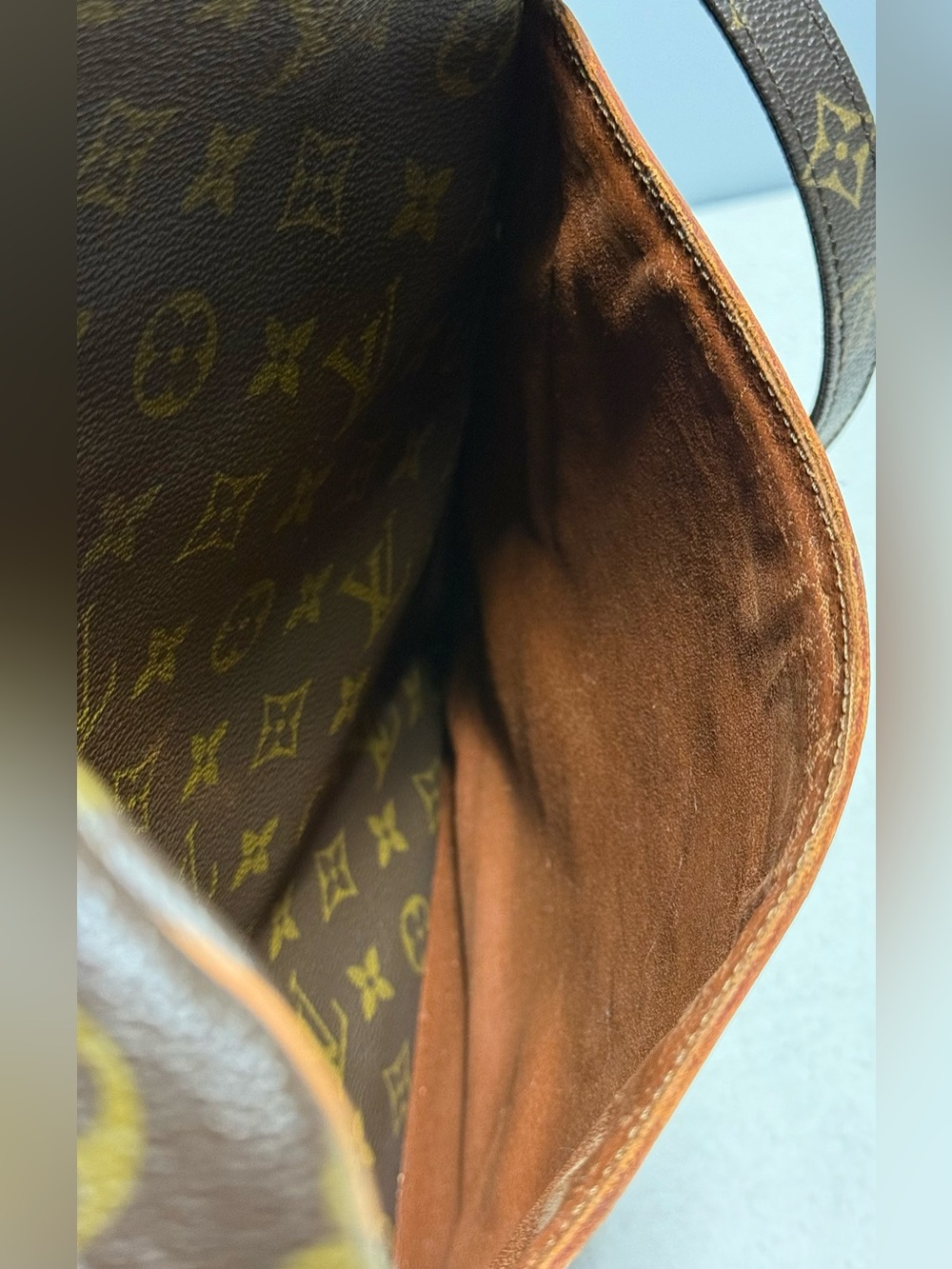 Louis Vuitton Vintage Danube GM
Monogram Canvas Leather - Picture 15 of 17